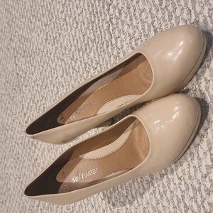 Clarks Nude Patent Leather Heel Pumps 8